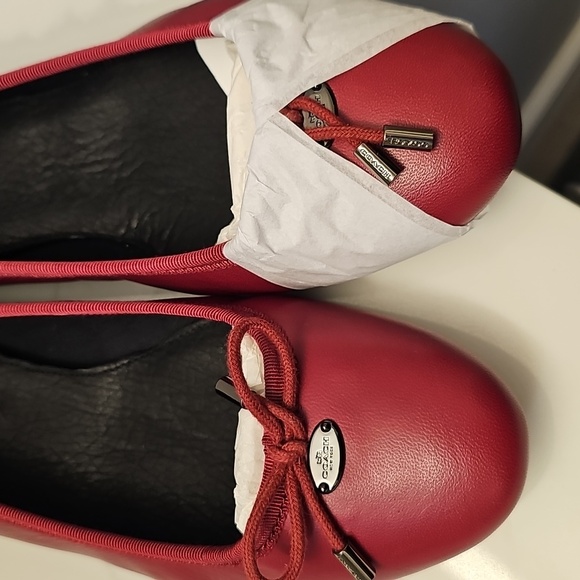 Coach Lara Flats In Black Cherry. New In Box. Women's Size 8.5. - Picture 4 of 8